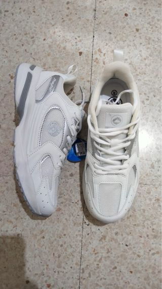 Zapatillas Jhayber Blancas y Grises
