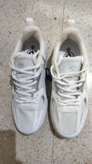 Zapatillas Jhayber Blancas y Grises