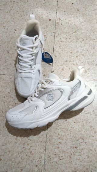 Zapatillas Jhayber Blancas y Grises