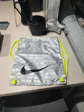 Botas de futbol Nike gama alta blancas y amarillas