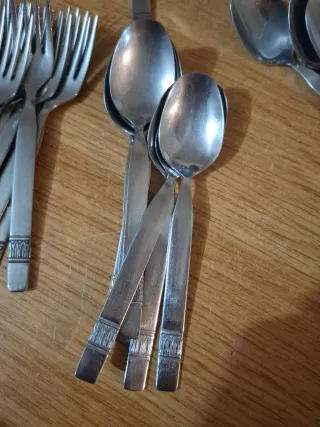 Juego de cubiertos de metal