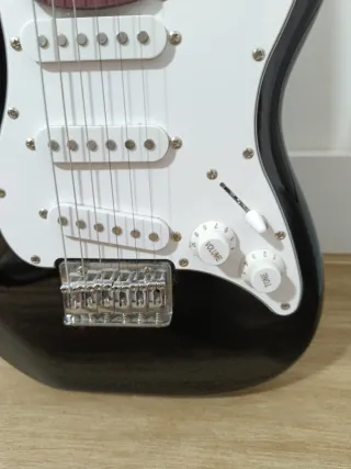 Guitarra Eléctrica junior Negra. Harley Benton