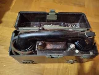 Teléfono de campaña checo militar