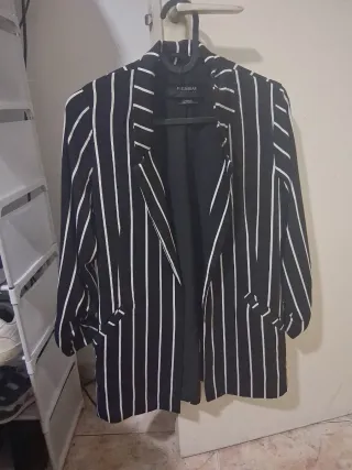 Americana Pull&Bear rayas blanco y negro