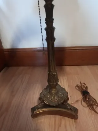 Lámpara de bronce estilo clásico