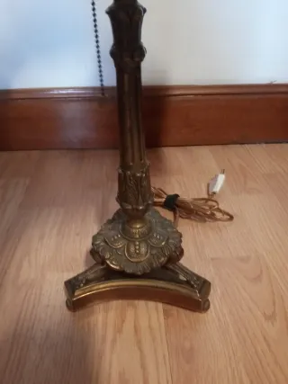 Lámpara de bronce estilo clásico