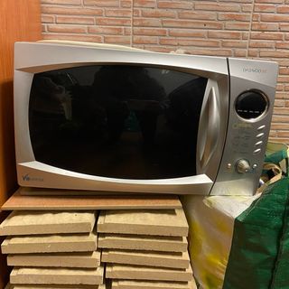 Microondas Daewoo plateado