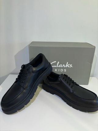 Zapatos Clarks piel negros nuevos