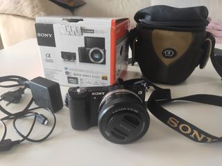 Cámara Sony Alpha 5000 con caja, tarjeta, funda...