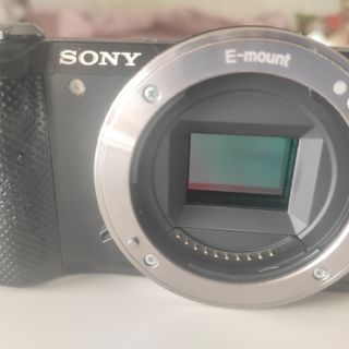 Cámara Sony Alpha 5000 con caja, tarjeta, funda...