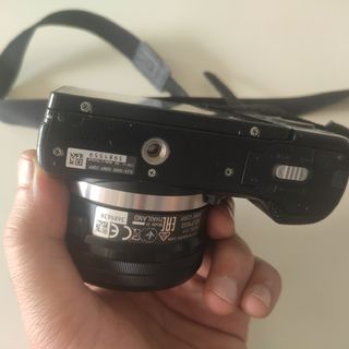 Cámara Sony Alpha 5000 con caja, tarjeta, funda...