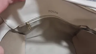 Bolso Tous City Kaos Beige con acabados en dorado