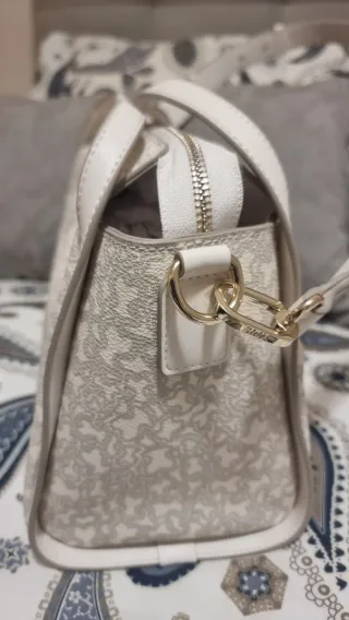 Bolso Tous City Kaos Beige con acabados en dorado