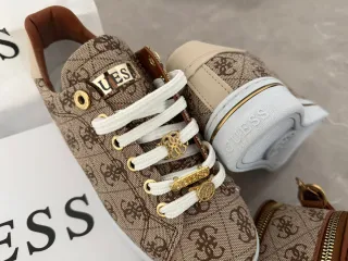 Zapatillas y Bolso Guess