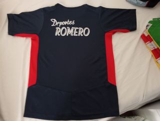 Camiseta Umbro azul y roja