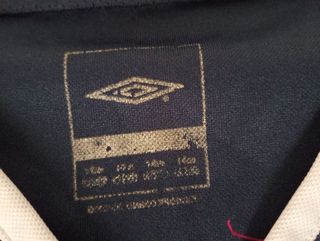 Camiseta Umbro azul y roja