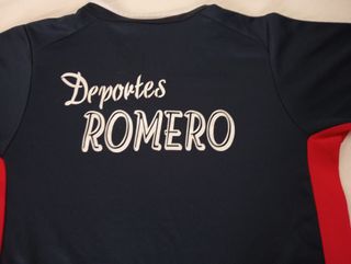 Camiseta Umbro azul y roja