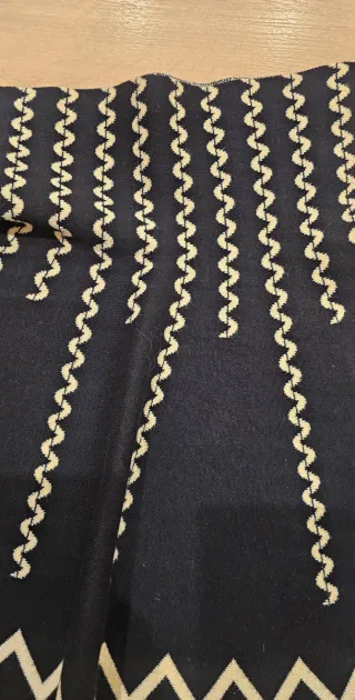 Minifalda negra y beige. Talla S. Sin estrenar