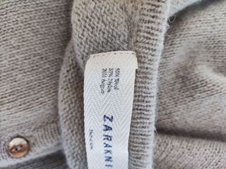 Jersey de punto beige con botones