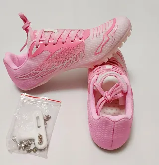 Zapatillas clavos rosas.