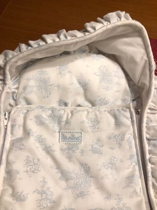 Cuna para muñecas con estampado floral