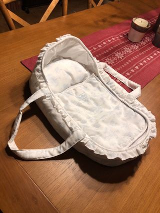 Cuna para muñecas con estampado floral