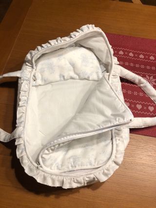 Cuna para muñecas con estampado floral