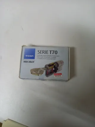 Cerradura Tesa Serie T70 Anti-Snap, casi sin usar