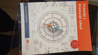 Lote de libros de emergencias sanitarias.