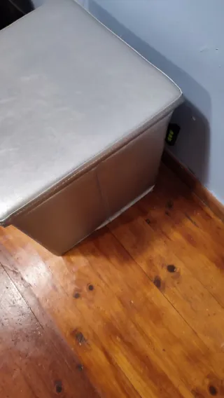 Puff Polipiel Gris Plateado