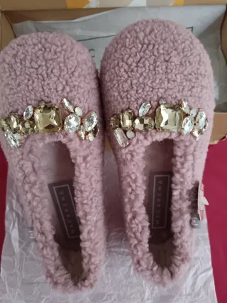 Pantufas Macarena Rosa com pedras Brilhantes.