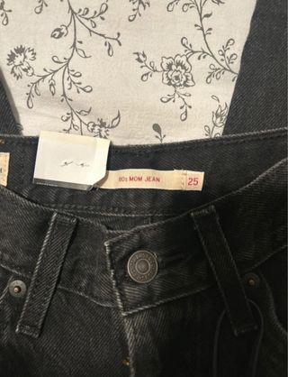 Jeans Levi's 80s Mum Negros. Talla 25x28