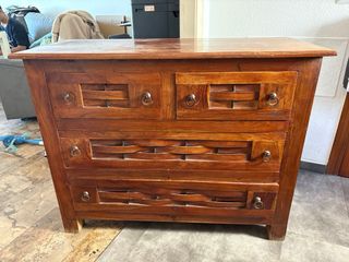 Cómoda de madera maciza