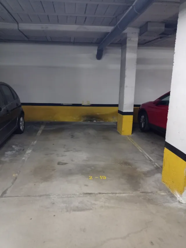 Preciosa plaza de aparcamiento, cámaras seguridad