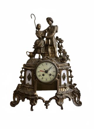 Reloj antiguo de bronce con figuras. pieza decorat