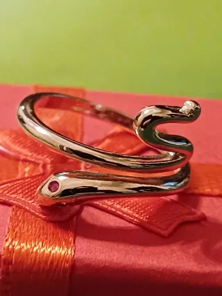 Anello serpente argento con pietre rosse
