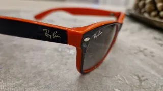 Gafas de sol Ray-Ban Wayfarer azules y naranjas