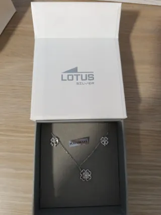 Conjunto Lotus Silver Colgante y Pendientes