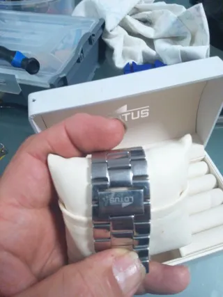 Orologio Lotus da donna in acciaio