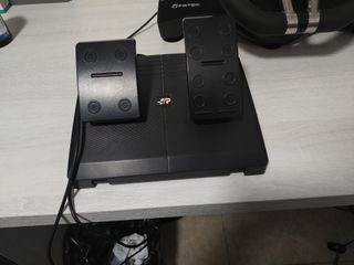 Volante Fanatec con Pedales para PS4