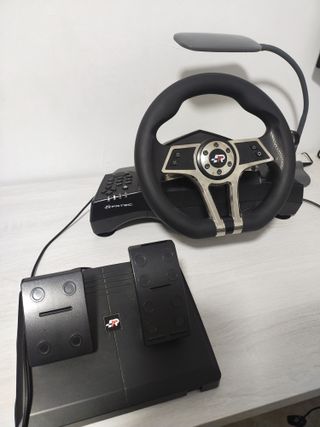 Volante Fanatec con Pedales para PS4