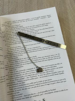 Marcapáginas con dije de libro