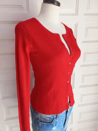 Chaqueta cárdigan roja, Nueva