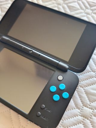 New Nintendo 2DS XL Azul y Negra