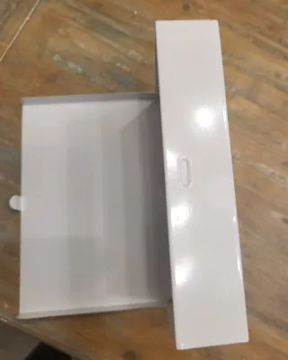 Scatola portachiavi in metallo con cane