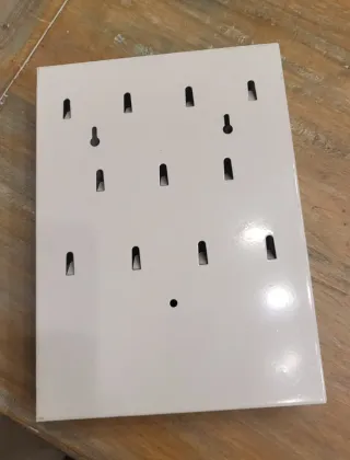 Scatola portachiavi in metallo con cane