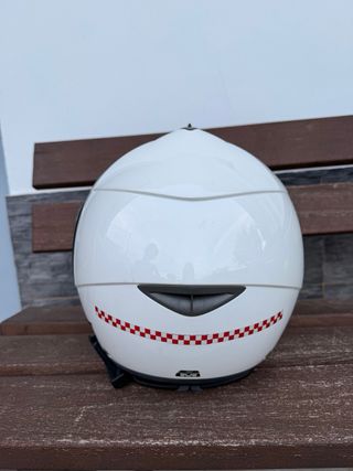 Casco de moto Shark blanco y negro