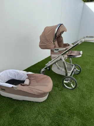 Carrito de bebé y accesorios color beige
