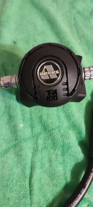 Apeks TX 100 regulador de buceo