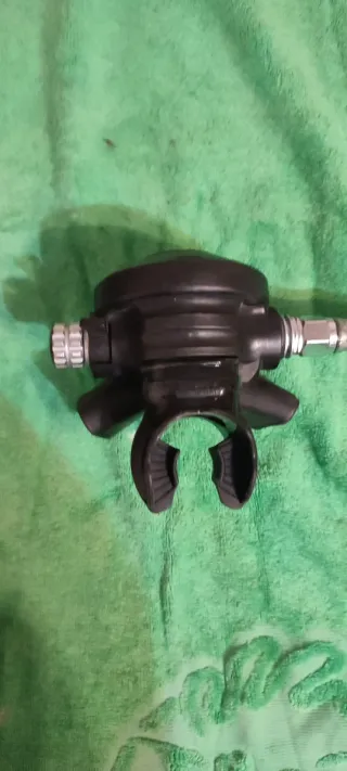 Apeks TX 100 regulador de buceo